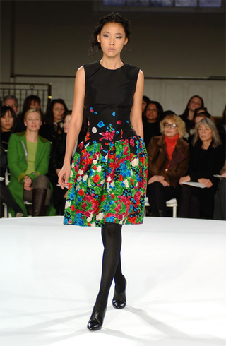 Illustration for article titled Oscar De La Renta Keeps It Classic